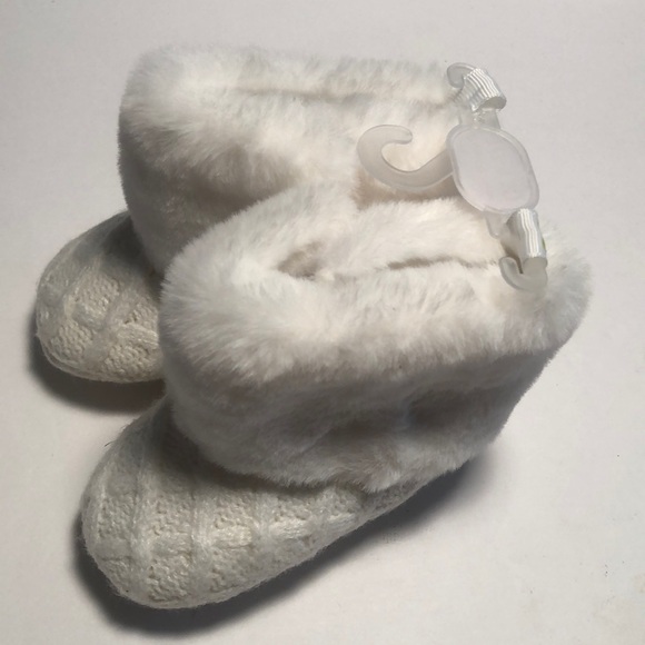 Girls white soft warm stepping stones fur booties - Picture 2 of 8
